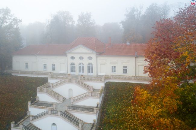 Lidzbark Warminski, Oranzeria w jesiennej mgle. EU, pl, warm-maz. Lotnicze